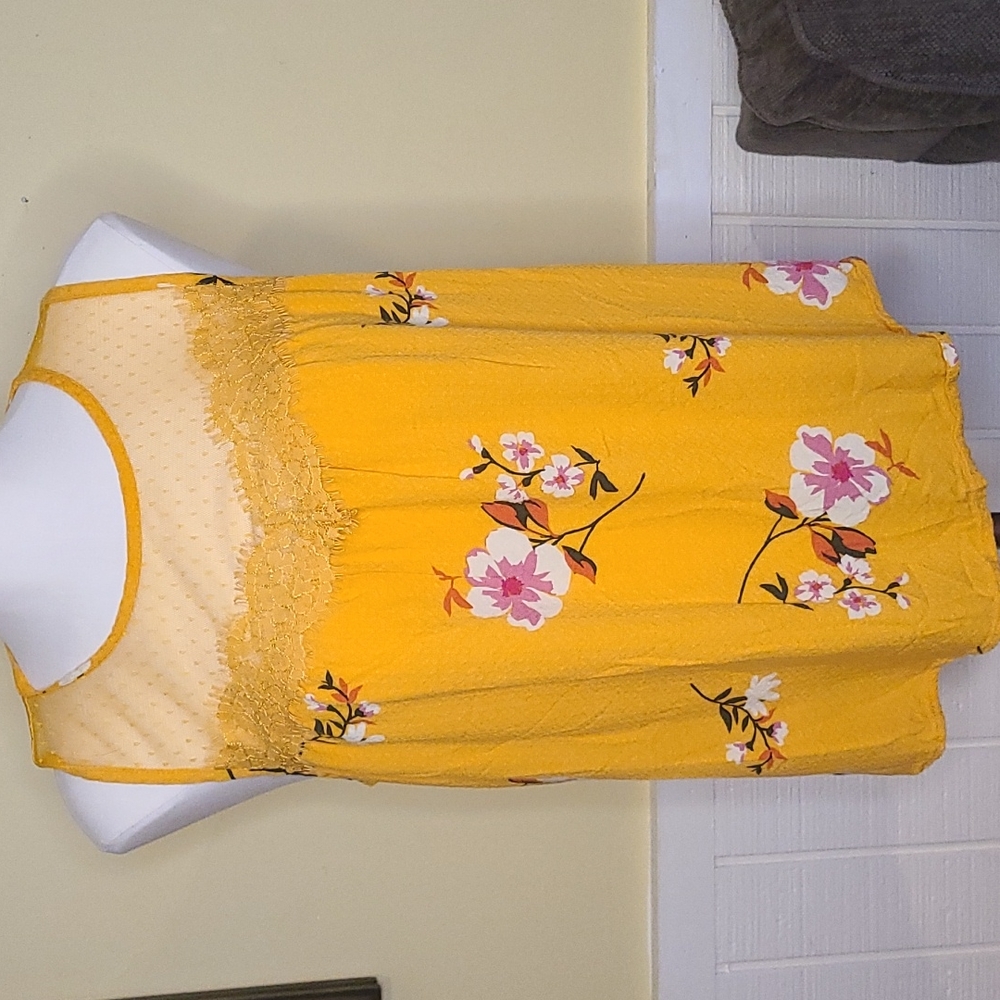 Mustard Yellow floral Sleeveless Top. No Boundaries size Large